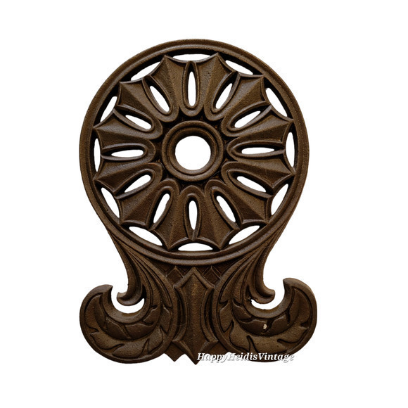 Antique Hopewell Raised Iron Trivet Pot Stand Kitchen Decor Wall Decor - Picture 1 of 8